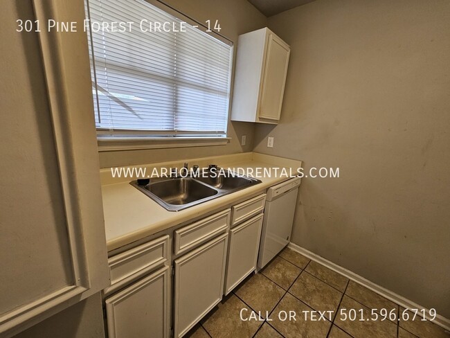 Foto del edificio - 301 Pine Forest Cir - 14 | $895 | 2 beds, ...