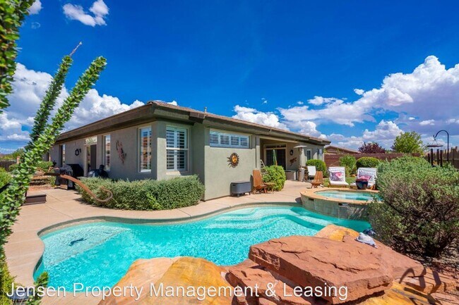 Building Photo - 5 br, 2 bath House - 2329 North Prospector...