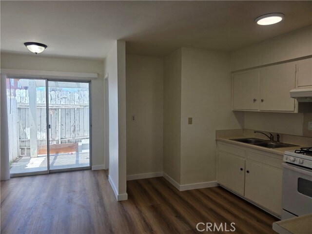 Foto del edificio - 928 N Vicentia Ave