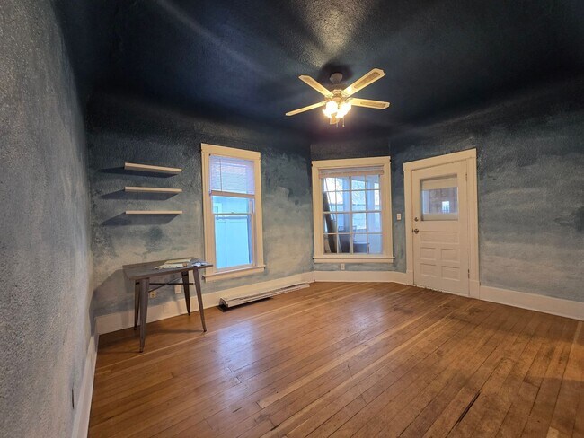 Building Photo - 135 Custer Ave