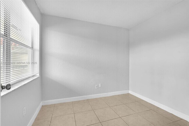 Foto del edificio - 400 NW 65th Ave