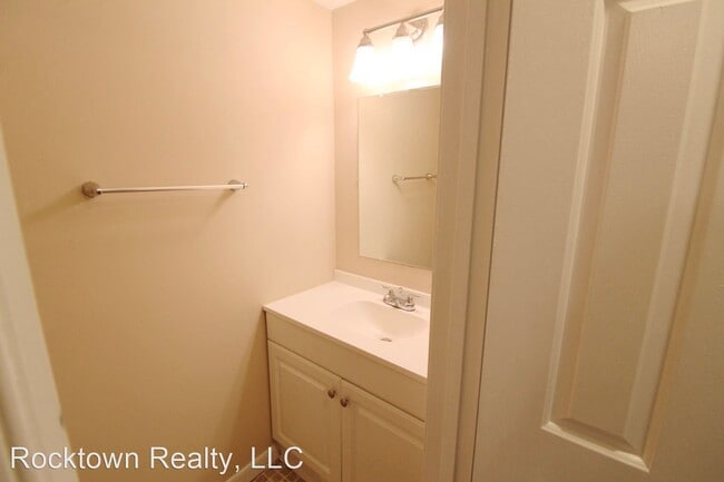 Building Photo - 1243 Country Club Ct