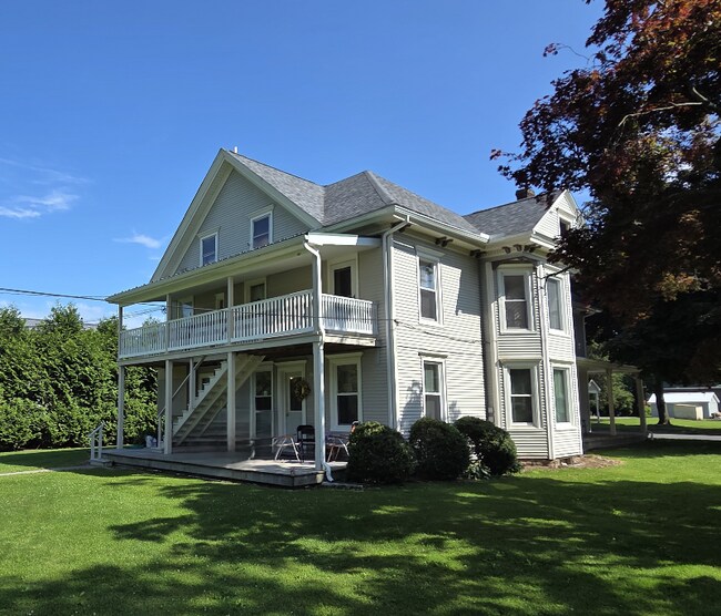 Foto del edificio - 210 E Pine St