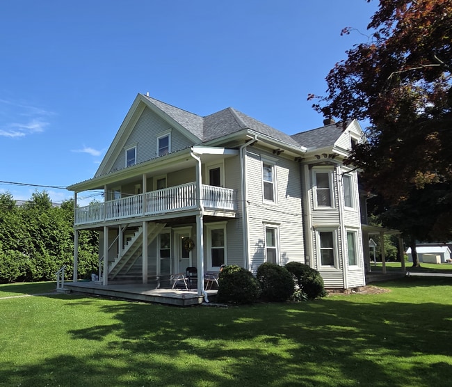 Building Photo - 210 E Pine St