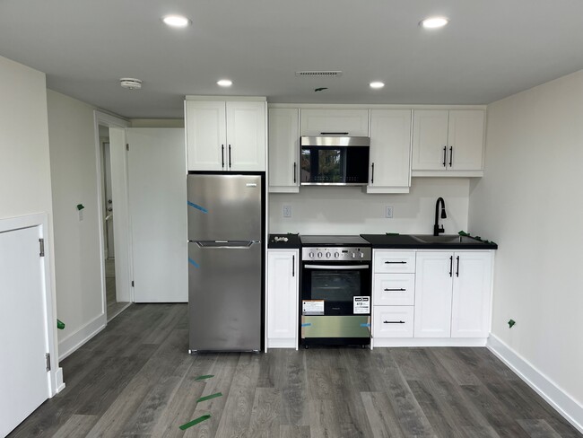 Building Photo - 160 Densmore Rd