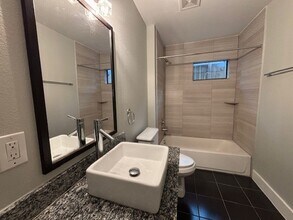 Building Photo - 1218 Jackson Blvd