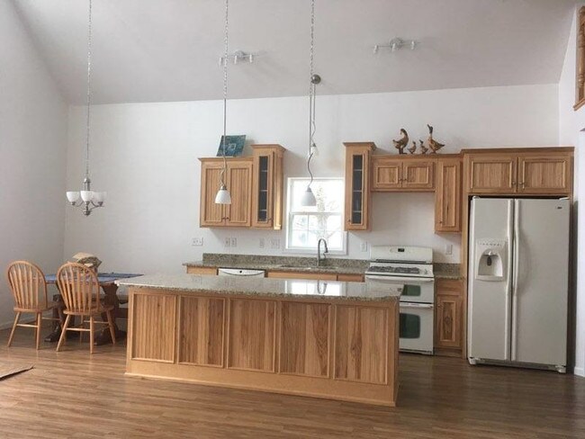 Building Photo - 24986 Sandy Beach Dr