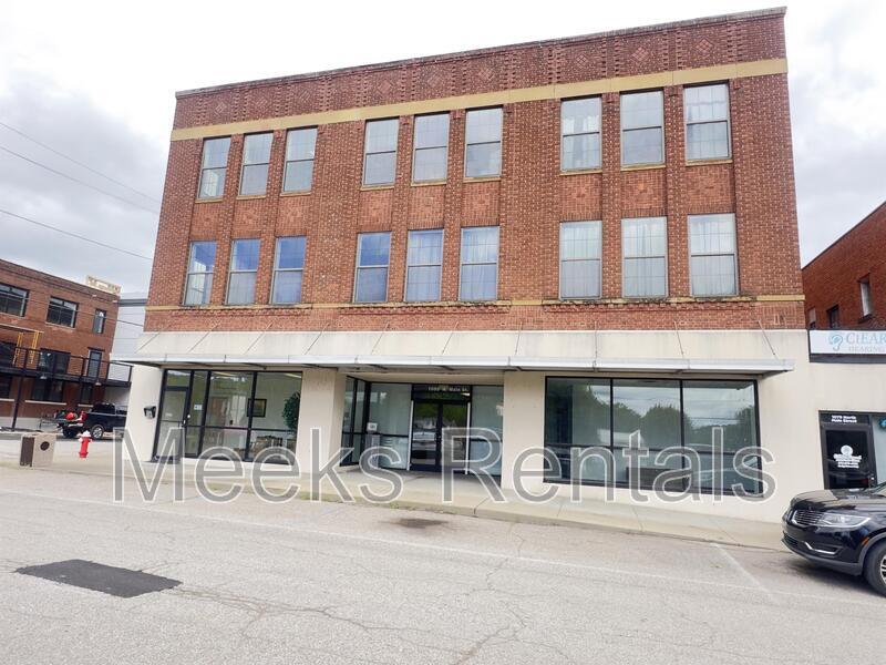 Primary Photo - 1095 W Main St