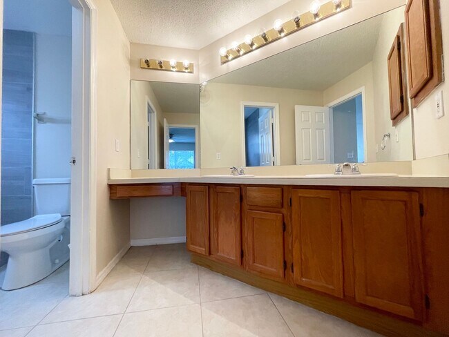 Building Photo - Great Price, 3B/2B Home in Lake Mary - zon...