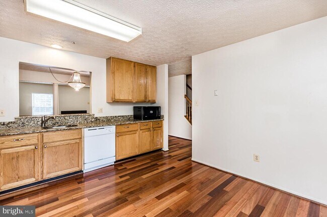 Building Photo - 9214 Howland Rd