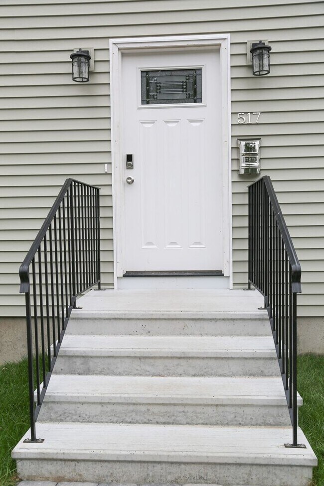 Building Photo - Newly Built 6br/3ba- Steps away from PC!