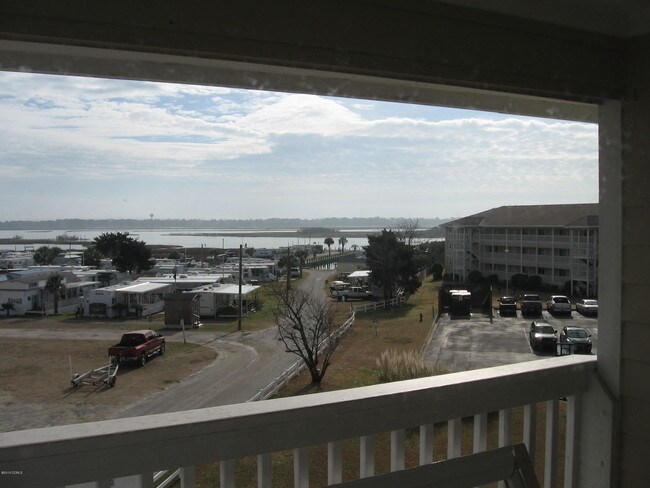 Foto del edificio - 650 Cedar Point Blvd
