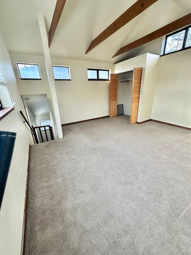 Building Photo - 1 Bedroom 1 bath Loft Style Single Family Home with large Fenced backyard.