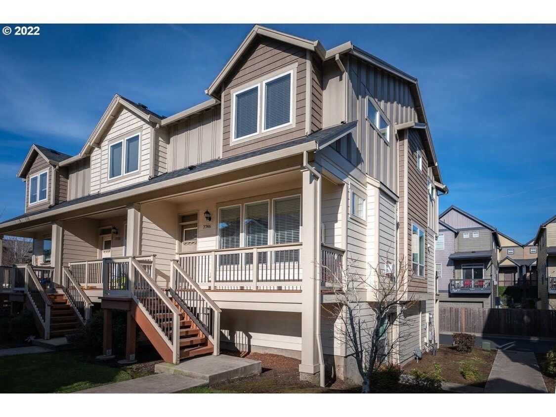 Primary Photo - 4 Bedroom Home near Orenco Station!!