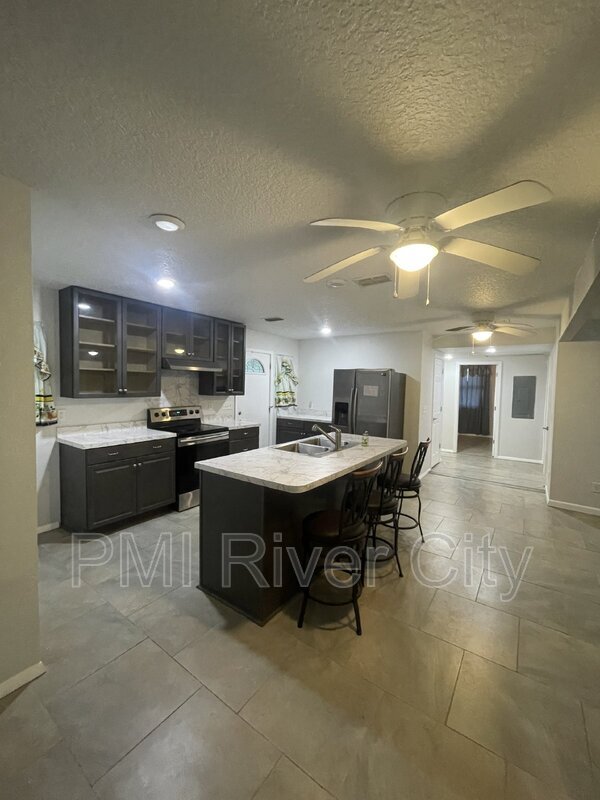 Foto del edificio - 4065 Dellwood Ave