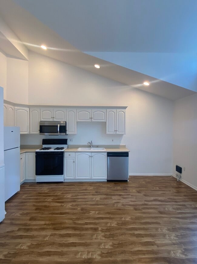 Building Photo - 15 Westwind St