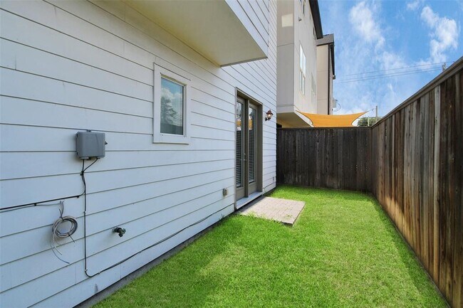 Foto del edificio - 10911 Grove Tree Ln