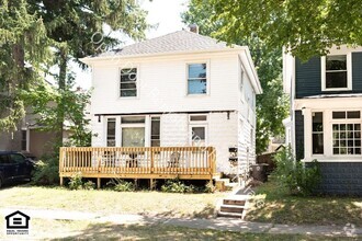 Building Photo - 1111 Maple Ave