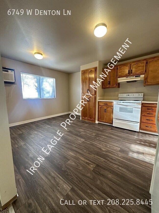 Foto del edificio - 6749 W Denton Ln