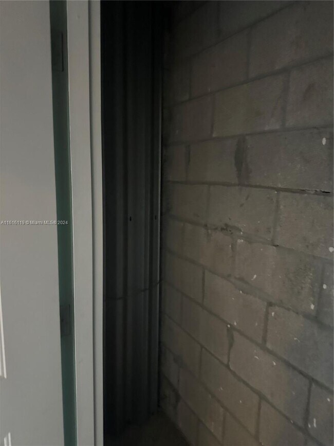 Foto del edificio - 6684 W Sample Rd