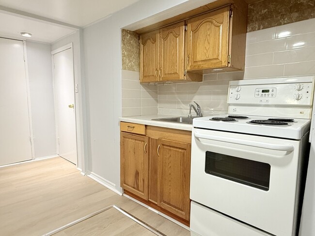 Building Photo - 1664 Goyeau St