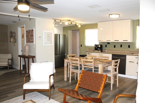 Foto del edificio - 5893 Williamson Rd