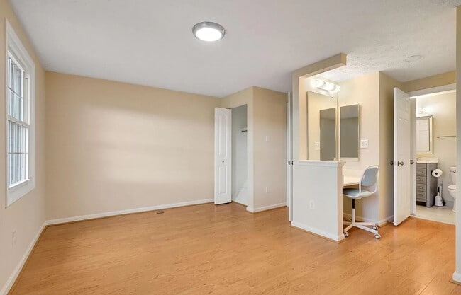 Building Photo - 2836 S Meade St