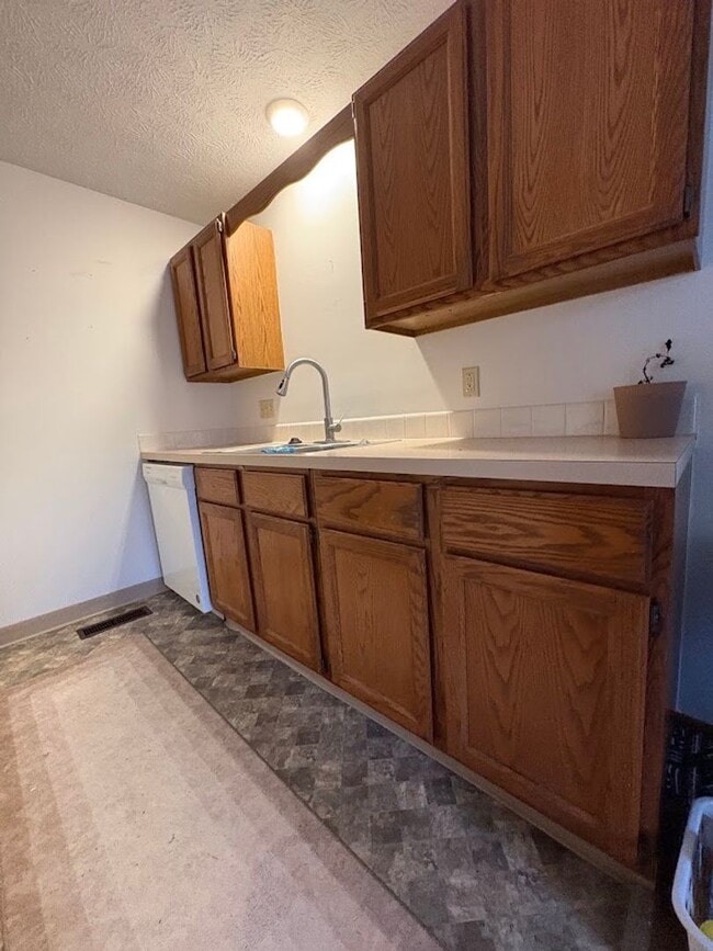 Foto del edificio - 4646 Castlebar St NW