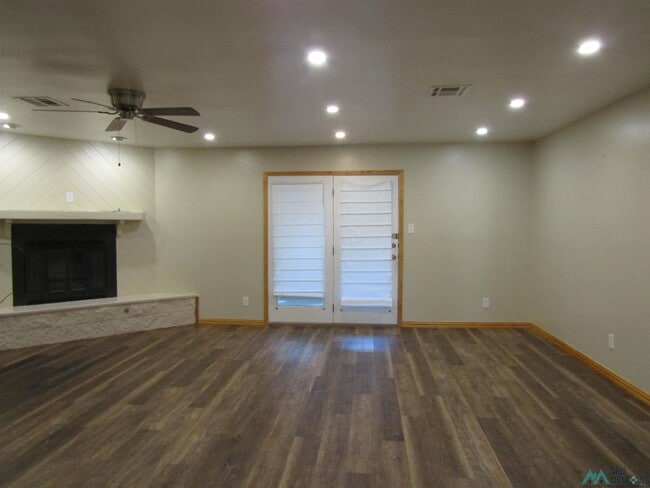 Foto del edificio - 1915 Villa Dr