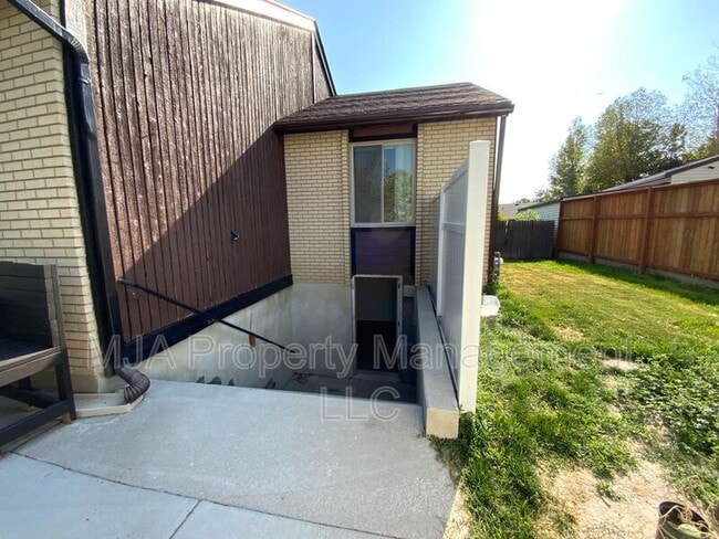 Building Photo - 7325 South Woodgreen Road