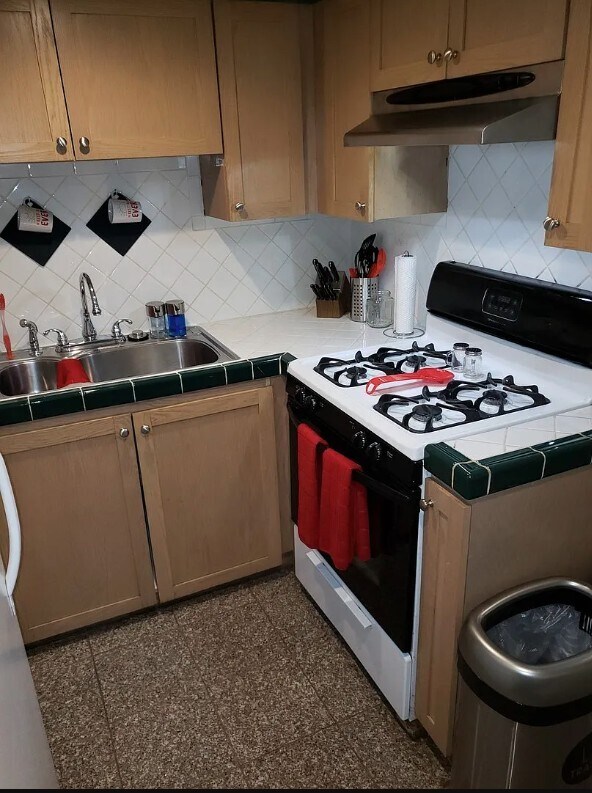 Foto del edificio - 4725 5th Ave NE