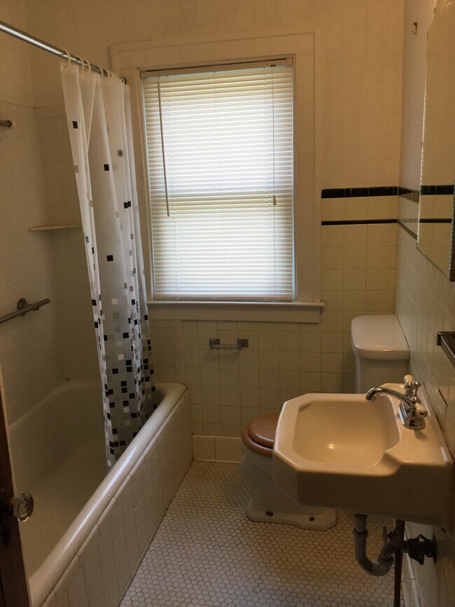 bathroom - 22200 Olmstead St
