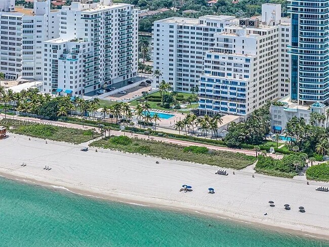 Foto del edificio - 5005 Collins Ave