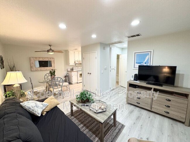 Building Photo - 2820 N Arcadia Ct