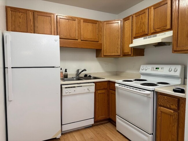 Building Photo - 860 W Moorhead Cir