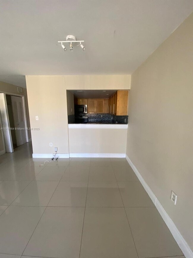 Foto del edificio - 6970 NW 186th St