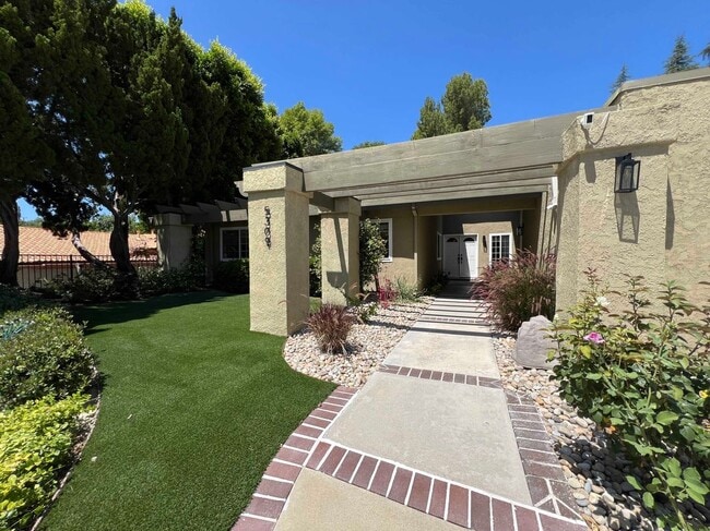 Building Photo - 5309 Lockhurst Dr