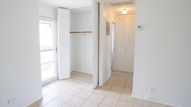 Building Photo - 2807 Ashley Dr W