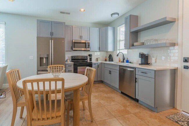 Building Photo - Hurricane Casita