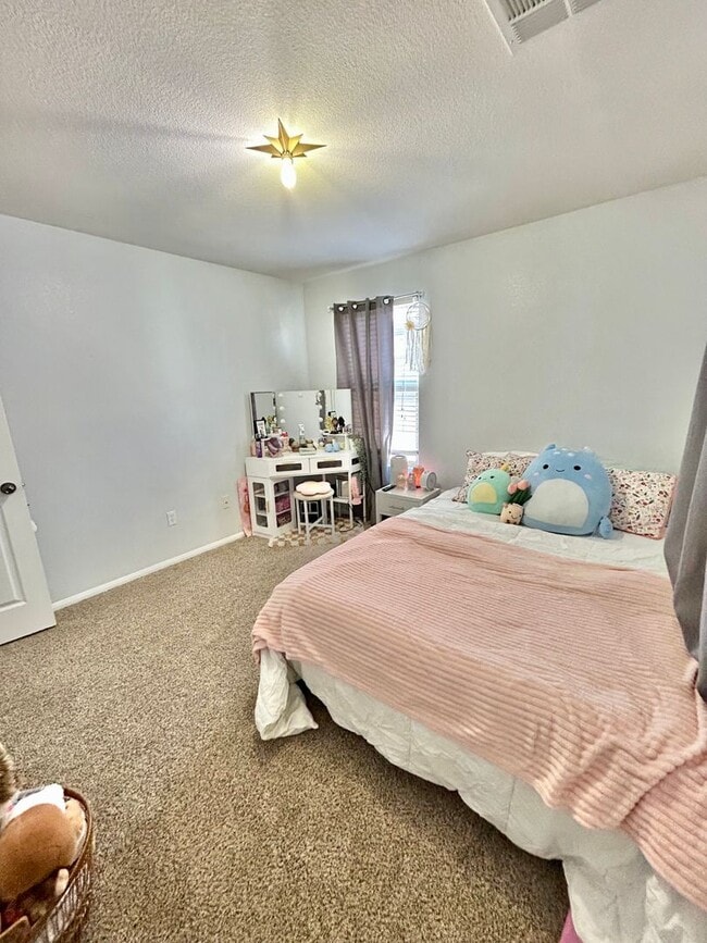 Building Photo - Beautiful 2 story home in Mountain’s Edge