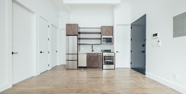 Building Photo - 644 Lorimer St