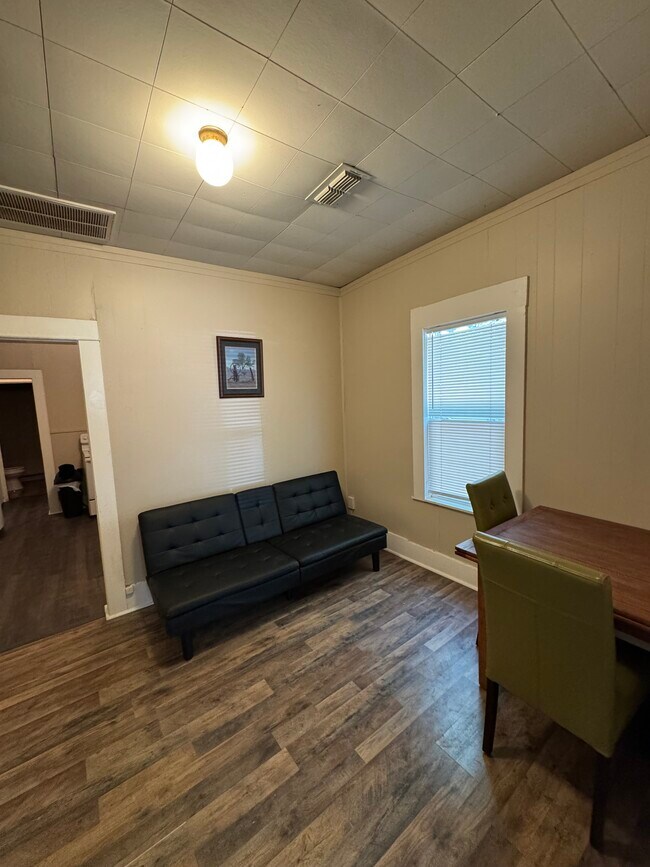 Futón - 914 Mulberry St