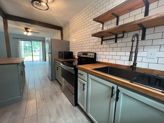 Foto del edificio - 711 SW 75th St
