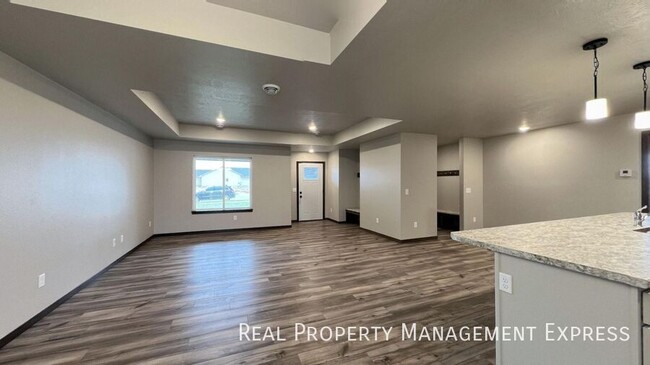 Building Photo - Modern 3-Bedroom Home with Convenience & S...