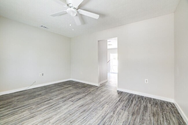 Foto del edificio - Cozy 2BR Duplex with Fenced Yard in Convenient Rincon Location