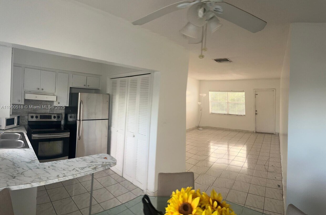 Foto principal - 2420 Johnson St
