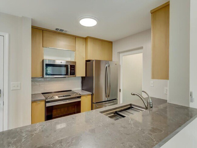 Foto del edificio - 1074 Peachtree Walk NE