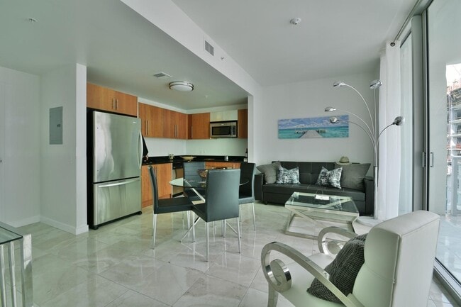Building Photo - 300 Biscayne Boulevard Way