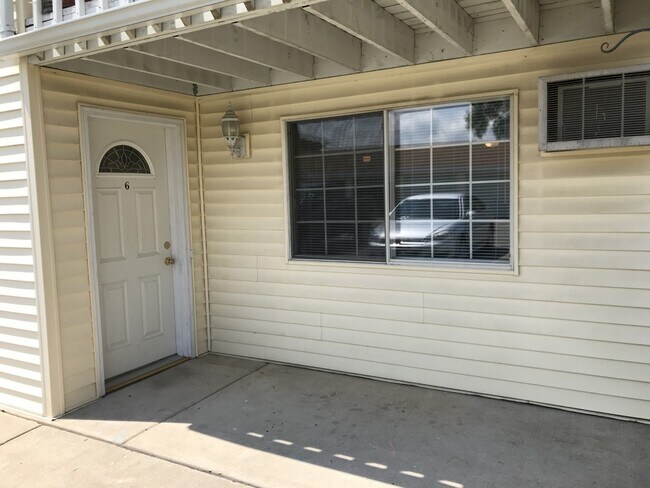Entrada individual - 2080 Emery Ct