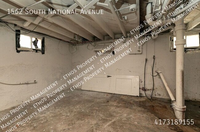 Foto del edificio - 1562 S National Ave